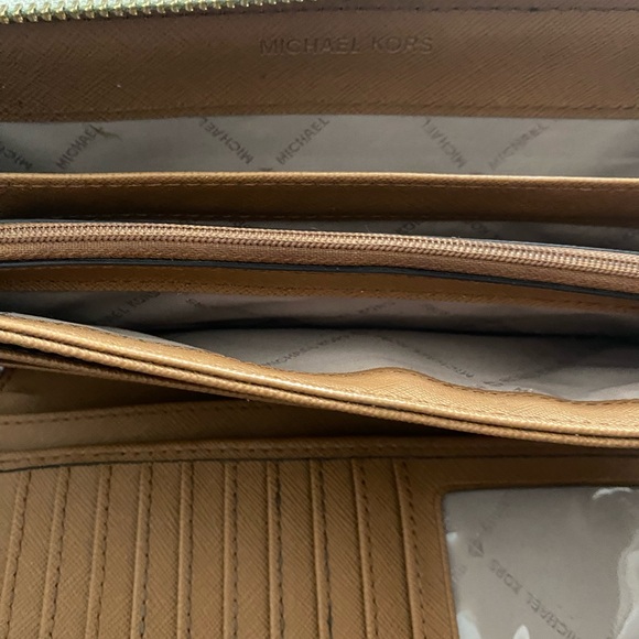 Michael kors logo wallet - Picture 4 of 6